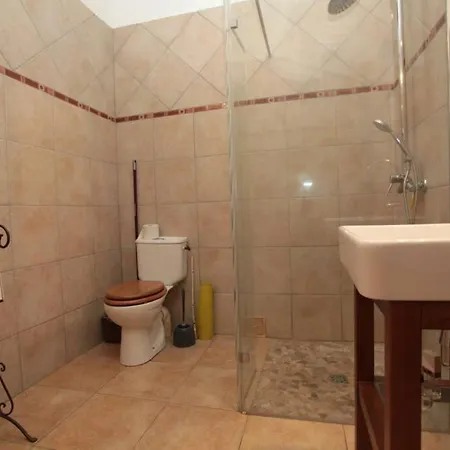 Avec Piscine Et Climatisation