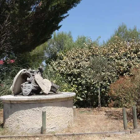 Holiday home Avec Piscine Et Climatisation Buzignargues
