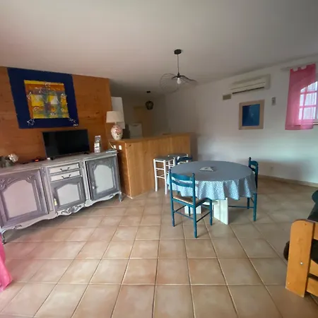 Holiday home Avec Piscine Et Climatisation Buzignargues