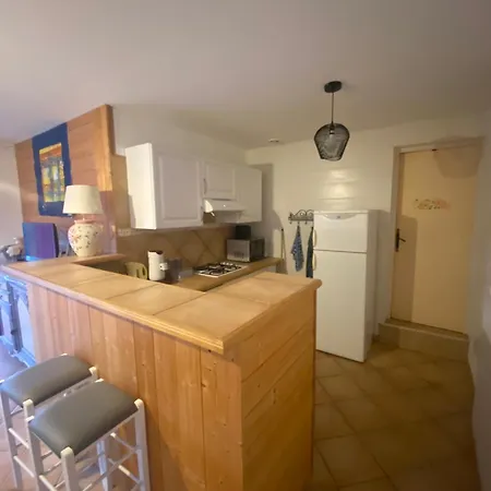 Avec Piscine Et Climatisation Holiday home